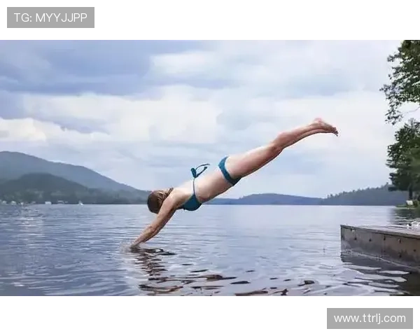 足球明星静心打坐高清照片展现内心平静与专注之美